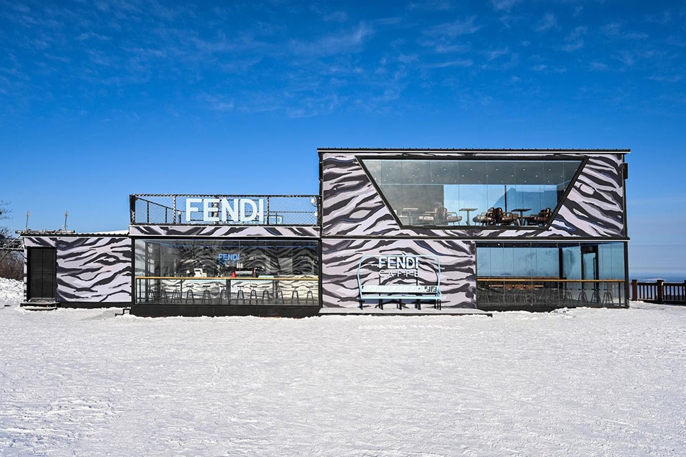 POP-UP STORES REVOLUTION THE LUXURY SECTOR