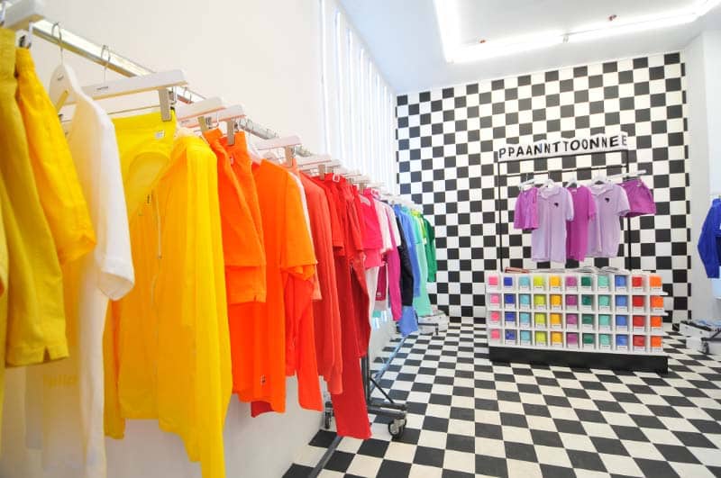 pantone_pop_up_store_51_rue_du_temple_paris-1 información